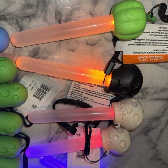 6 Choice Halloween LED 6" Glow Stick Wrist Strap W/battery Skull Ghost Pumpkin - Picture 5 of 6